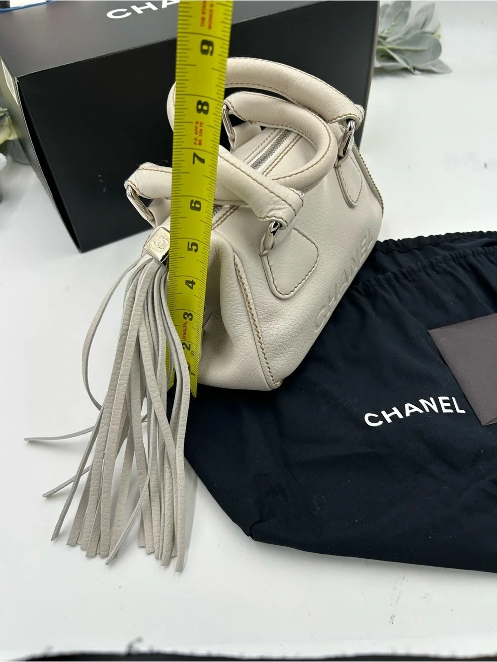 Women Chanel, LAX Cream pebbled grain leather bowler bag series 8 made in Italy